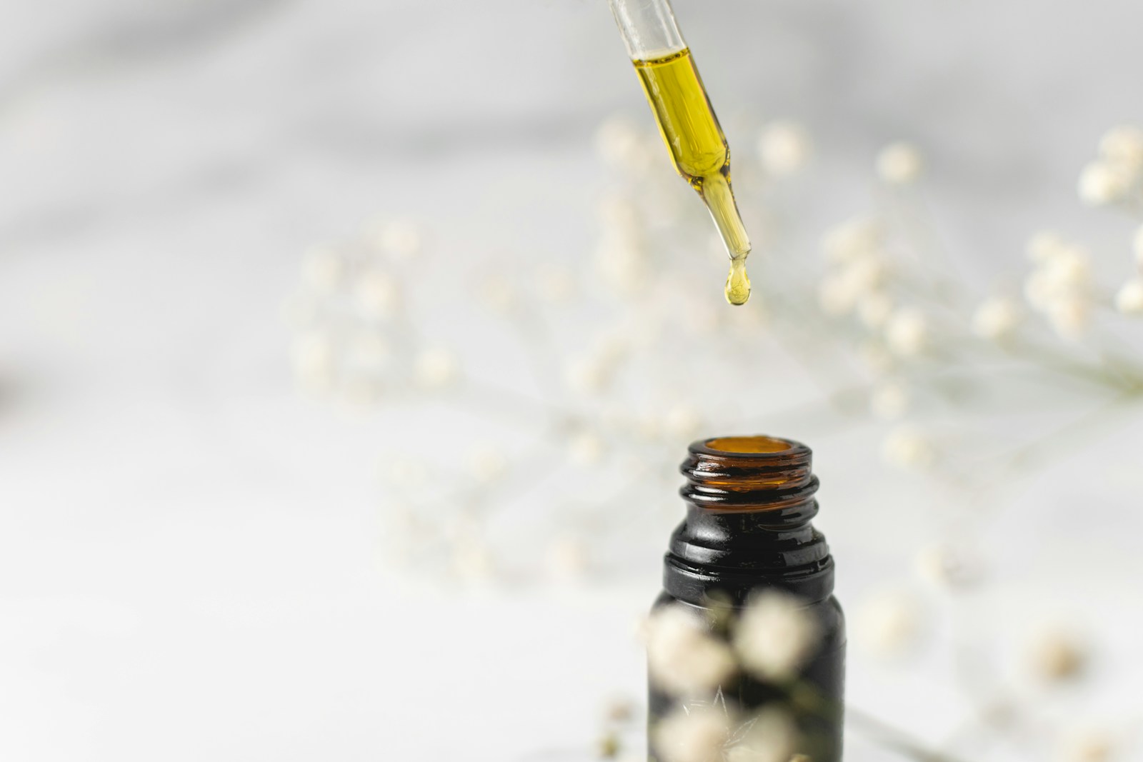 A Breath of Calm: Exploring Essential Oils for Stress Relief and Relaxation